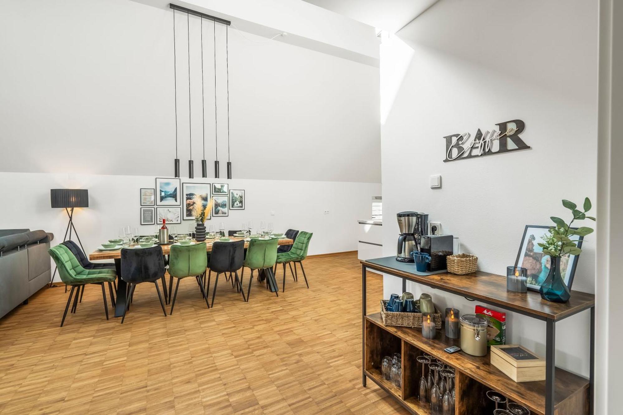 Dnd Design Loft I 170qm I Parken I Balkon I Workstation I Netflix I Kaffee I Waschmaschine I Trockner I Xbox I Ausblick Apartment Würzburg